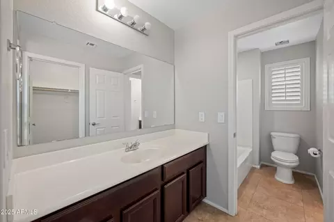 Bath - 3822 E Amber Ln, Gilbert, AZ 85296 photo 3 of 5