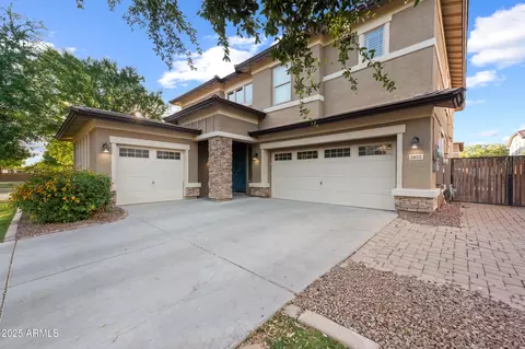 Exterior - 3822 E Amber Ln, Gilbert, AZ 85296 photo 2 of 7