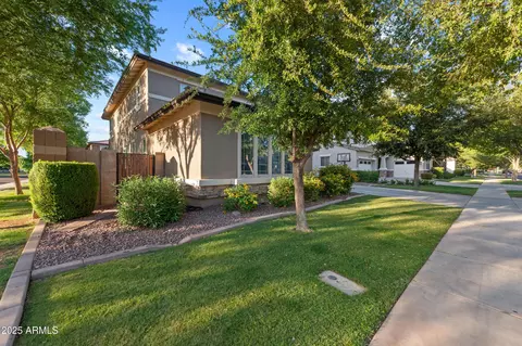 Exterior - 3822 E Amber Ln, Gilbert, AZ 85296 photo 3 of 7