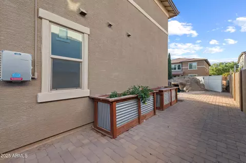 Exterior - 3822 E Amber Ln, Gilbert, AZ 85296 photo 5 of 7
