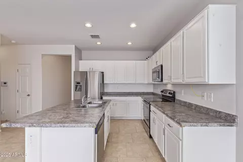Kitchen - 1926 W Carson Rd, Phoenix, AZ 85041 photo 2 of 3
