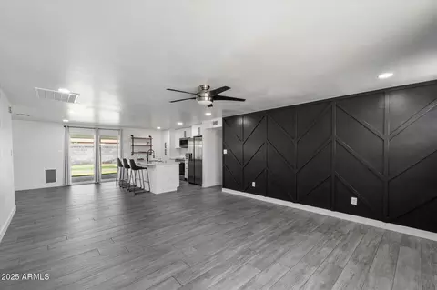 Living - 3850 E Ludlow Dr, Phoenix, AZ 85032 photo 1 of 2