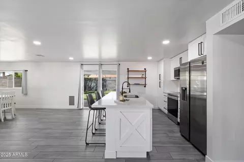 Kitchen - 3850 E Ludlow Dr, Phoenix, AZ 85032 photo 3 of 3