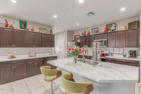 Kitchen - 9429 E Grapefruit Dr, Florence, AZ 85132 photo 2 of 4