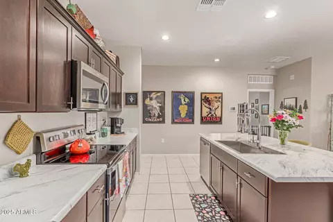 Kitchen - 9429 E Grapefruit Dr, Florence, AZ 85132 photo 4 of 4