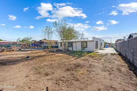 Exterior - 4441 S 8th St, Phoenix, AZ 85040 photo 2 of 5
