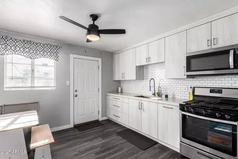 Kitchen - 4408 N 29th Ave, Phoenix, AZ 85017 photo 2 of 3