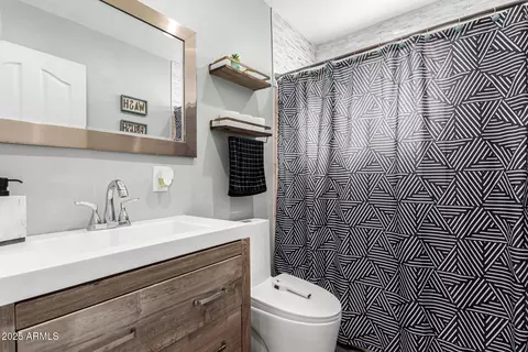 Bath - 4408 N 29th Ave, Phoenix, AZ 85017 photo 1 of 2