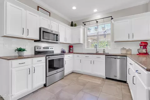 Kitchen - 3029 E Patrick St, Gilbert, AZ 85295 photo 3 of 4