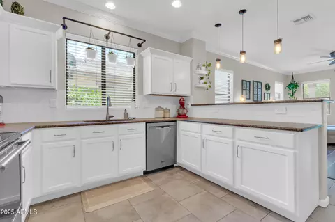 Kitchen - 3029 E Patrick St, Gilbert, AZ 85295 photo 2 of 4