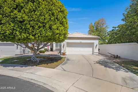 2150 E Huron Ct, Gilbert, AZ 85234 photo 2