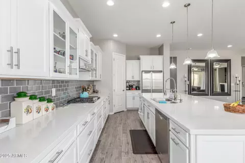 Kitchen - 1342 E Milada Dr, Phoenix, AZ 85042 photo 3 of 5