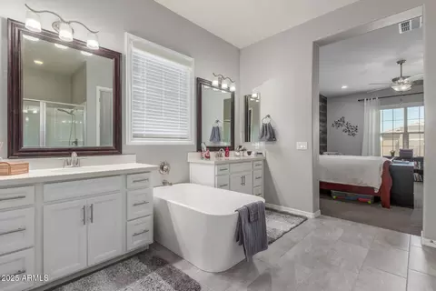 Bath - 1342 E Milada Dr, Phoenix, AZ 85042 photo 4 of 6