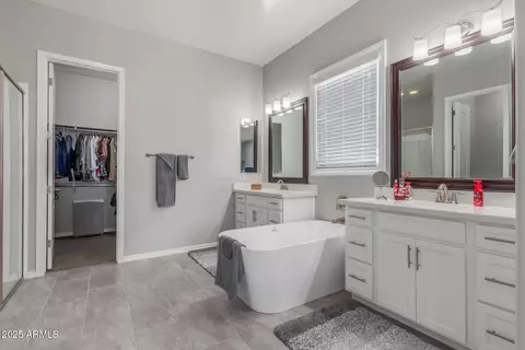 Bath - 1342 E Milada Dr, Phoenix, AZ 85042 photo 2 of 6