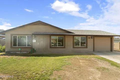 Exterior - 2201 W Wethersfield Rd, Phoenix, AZ 85029 photo 3 of 5