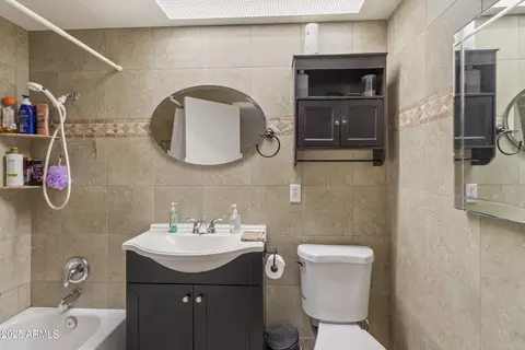 Bath - 2201 W Wethersfield Rd, Phoenix, AZ 85029 photo 2 of 2