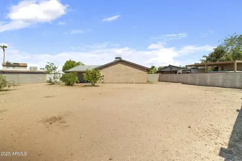 Exterior - 2201 W Wethersfield Rd, Phoenix, AZ 85029 photo 5 of 5