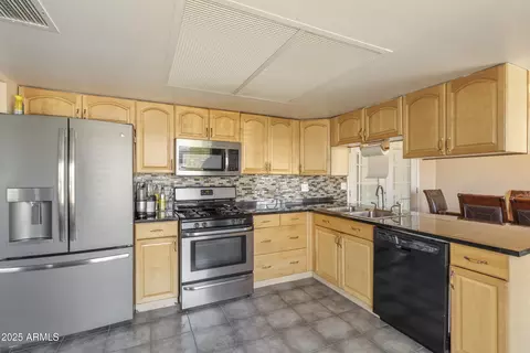 Kitchen - 2201 W Wethersfield Rd, Phoenix, AZ 85029 photo 1 of 2