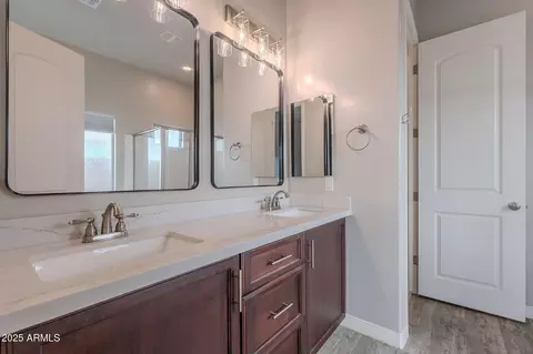 Bath - 809 W Coles Rd, Phoenix, AZ 85041 photo 1 of 3