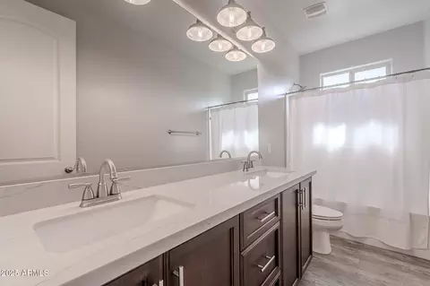 Bath - 809 W Coles Rd, Phoenix, AZ 85041 photo 3 of 3