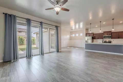 Living - 809 W Coles Rd, Phoenix, AZ 85041 photo 2 of 2