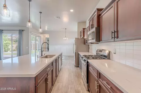 Kitchen - 809 W Coles Rd, Phoenix, AZ 85041 photo 2 of 3