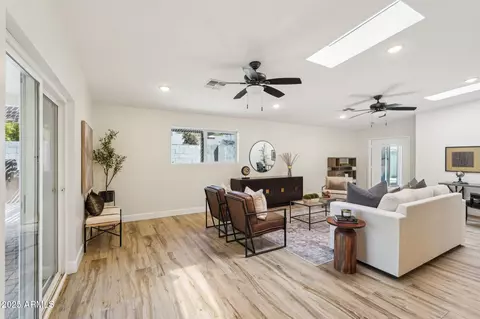 Living - 4920 E Osborn Rd, Phoenix, AZ 85018 photo 4 of 4