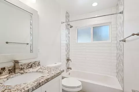 Bath - 4920 E Osborn Rd, Phoenix, AZ 85018 photo 9 of 9