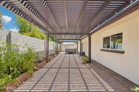 Exterior - 4920 E Osborn Rd, Phoenix, AZ 85018 photo 2 of 5