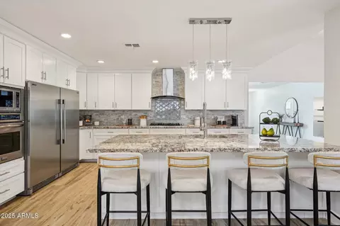 Kitchen - 4920 E Osborn Rd, Phoenix, AZ 85018 photo 2 of 6