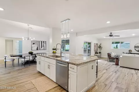 Kitchen - 4920 E Osborn Rd, Phoenix, AZ 85018 photo 6 of 6