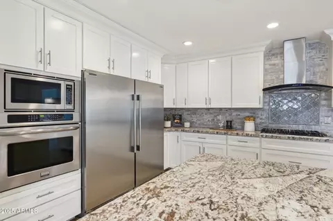 Kitchen - 4920 E Osborn Rd, Phoenix, AZ 85018 photo 5 of 6