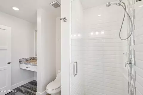 Bath - 4920 E Osborn Rd, Phoenix, AZ 85018 photo 7 of 9
