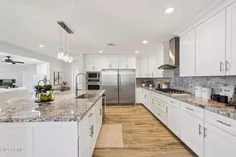 Kitchen - 4920 E Osborn Rd, Phoenix, AZ 85018 photo 4 of 6