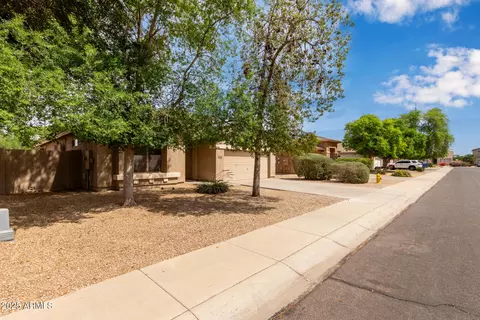 2590 S Buckaroo Trl, Gilbert, AZ 85295 photo 5