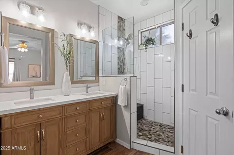 Bath - 2834 E Devon Ct, Gilbert, AZ 85296 photo 2 of 3