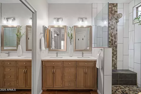 Bath - 2834 E Devon Ct, Gilbert, AZ 85296 photo 1 of 3