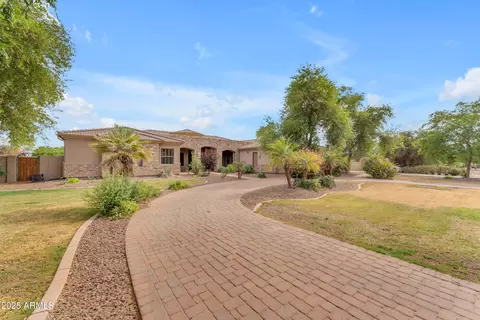 2285 E Plum St, Gilbert, AZ 85298 photo 4
