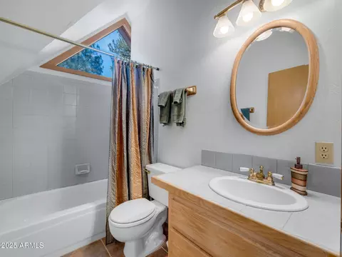 Bath - 4567 N Juniper Ln, Pine, AZ 85544 photo 2 of 2