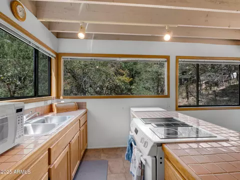 Kitchen - 4567 N Juniper Ln, Pine, AZ 85544 photo 4 of 5