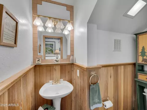 Bath - 4567 N Juniper Ln, Pine, AZ 85544 photo 1 of 2