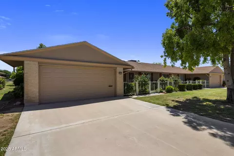 10325 W Prairie Hills Cir, Sun City, AZ 85351