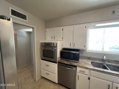 Kitchen - 5342 E Des Moines St, Mesa, AZ 85205 photo 3 of 5