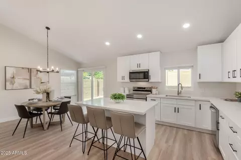 11021 N 55th Dr, Glendale, AZ 85304