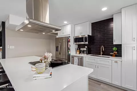 Kitchen - 2821 E Larkspur Dr, Phoenix, AZ 85032 photo 4 of 4