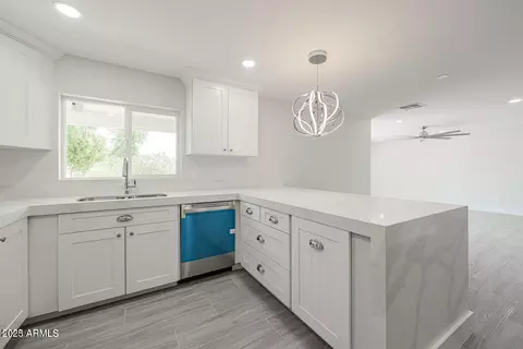Kitchen - 4307 E Walatowa St, Phoenix, AZ 85044 photo 5 of 8
