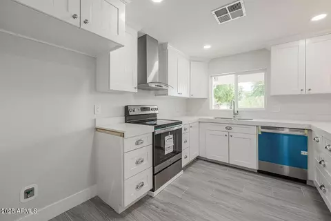 Kitchen - 4307 E Walatowa St, Phoenix, AZ 85044 photo 8 of 8