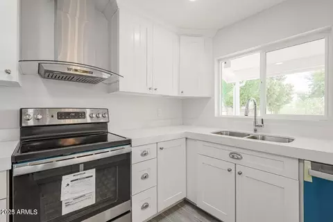 Kitchen - 4307 E Walatowa St, Phoenix, AZ 85044 photo 3 of 8