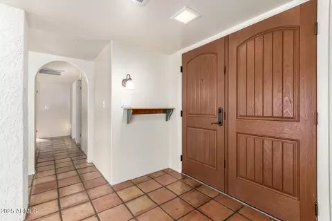4527 E Sunrise Dr, Phoenix, AZ 85044 photo 9