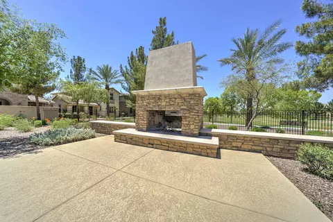 Exterior - 970 S Henry Ln, Gilbert, AZ 85296 photo 5 of 7